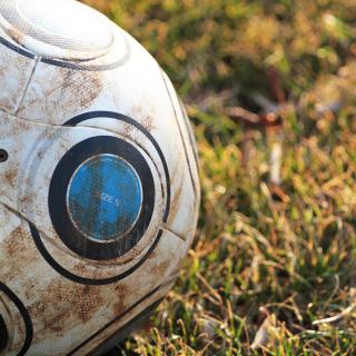 Futbal v parku